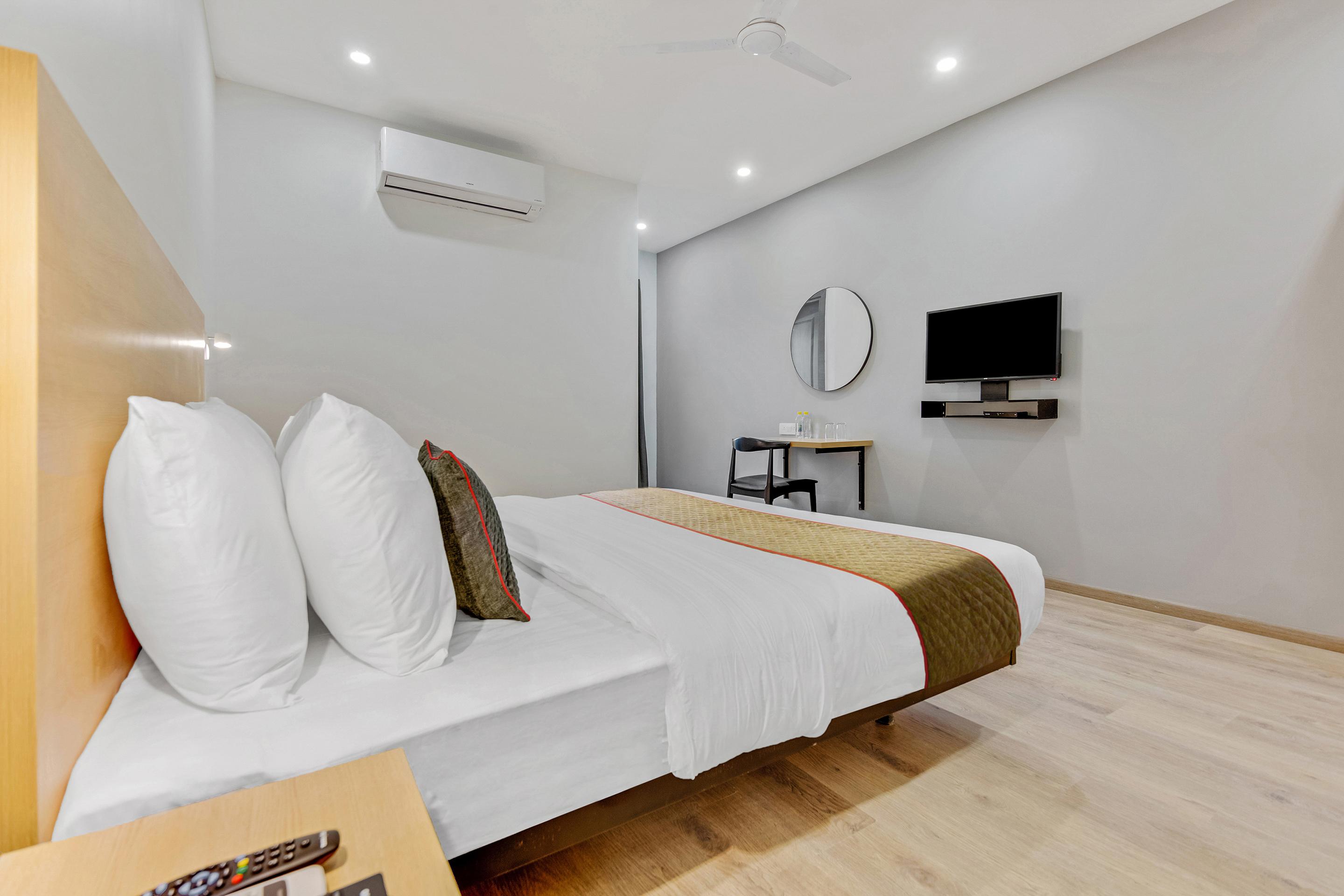 Townhouse Sector 49 Near Logix City Centre Noida Exterior photo