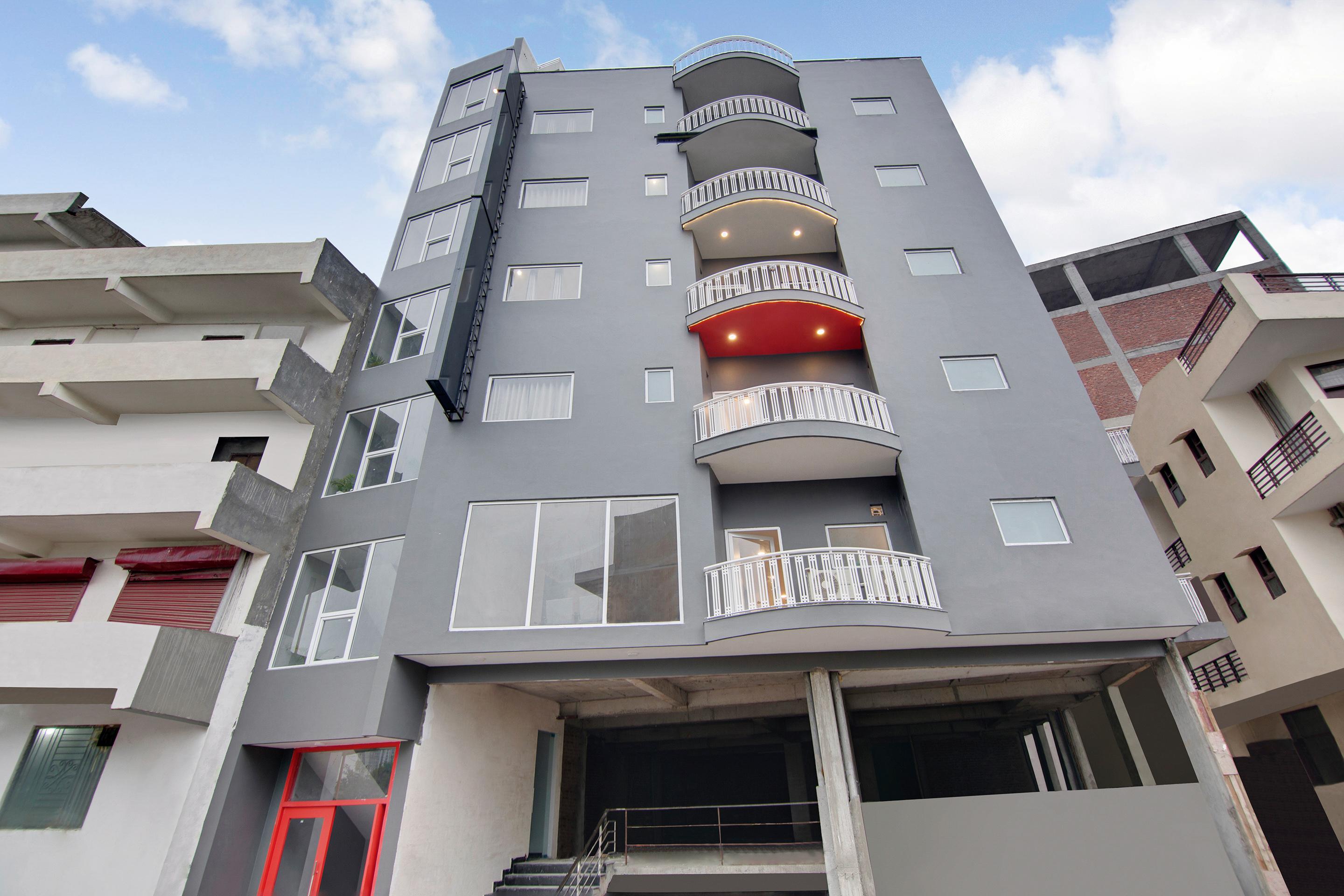 Townhouse Sector 49 Near Logix City Centre Noida Exterior photo