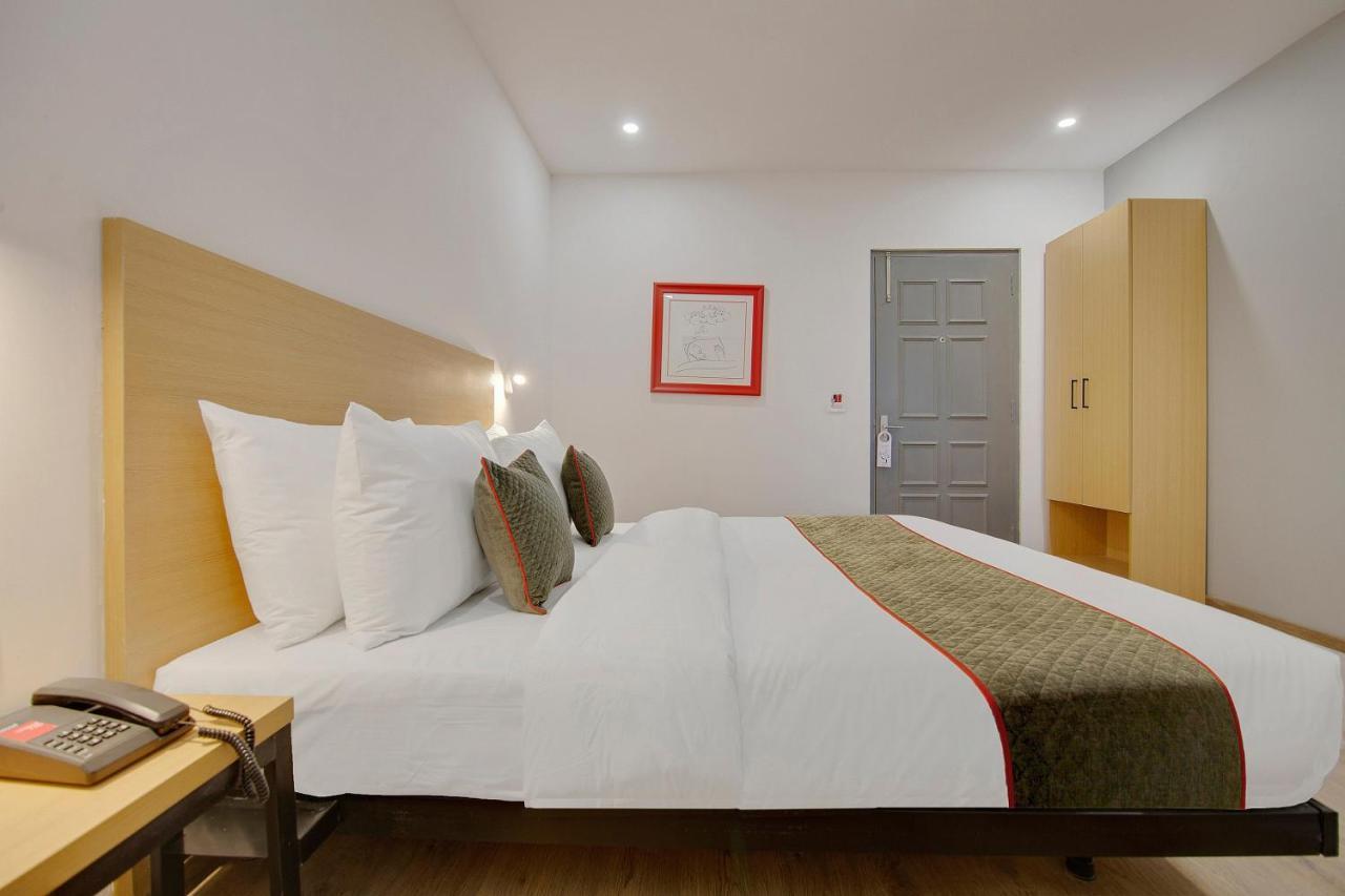 Townhouse Sector 49 Near Logix City Centre Noida Exterior photo