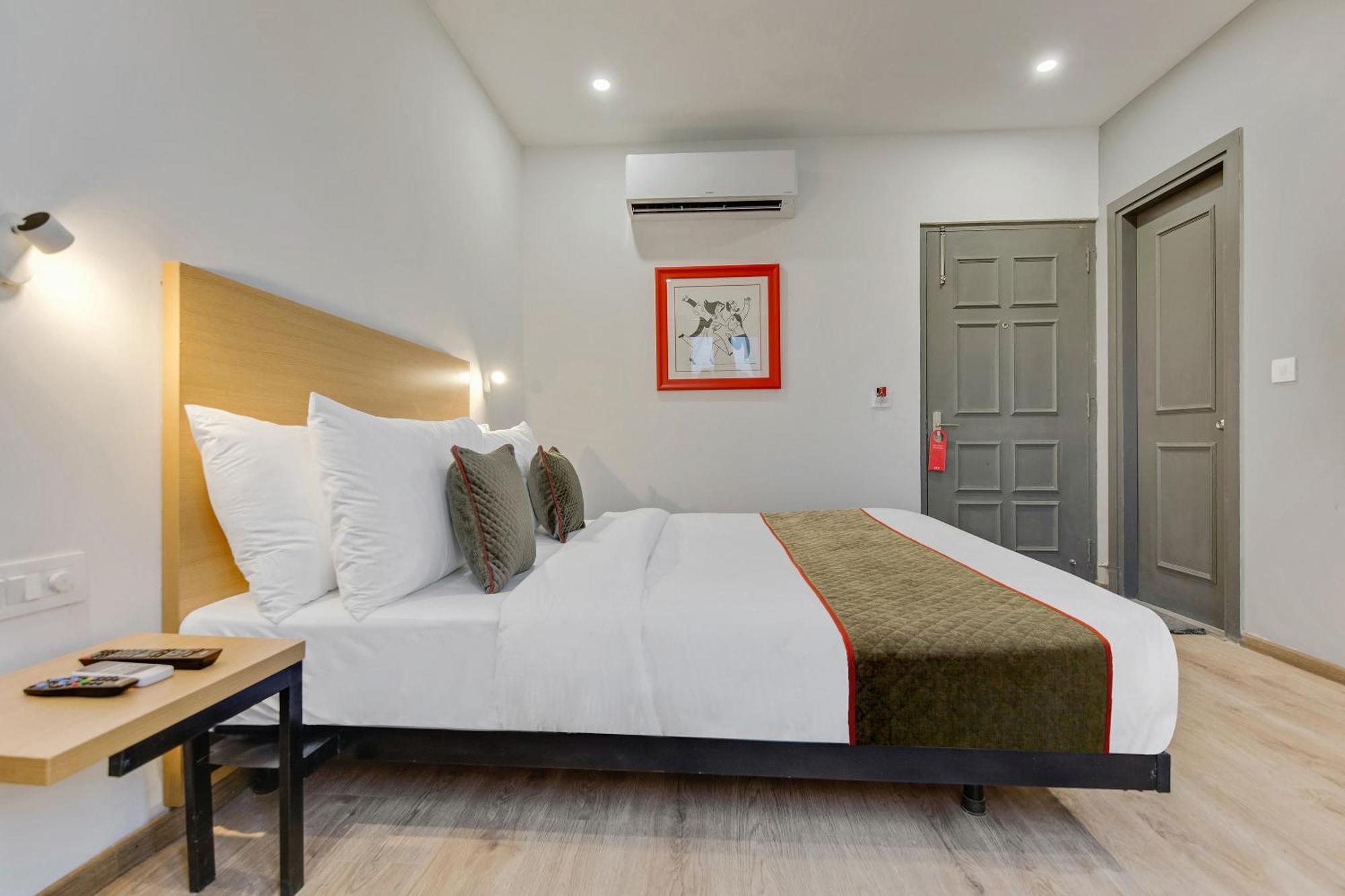 Townhouse Sector 49 Near Logix City Centre Noida Exterior photo