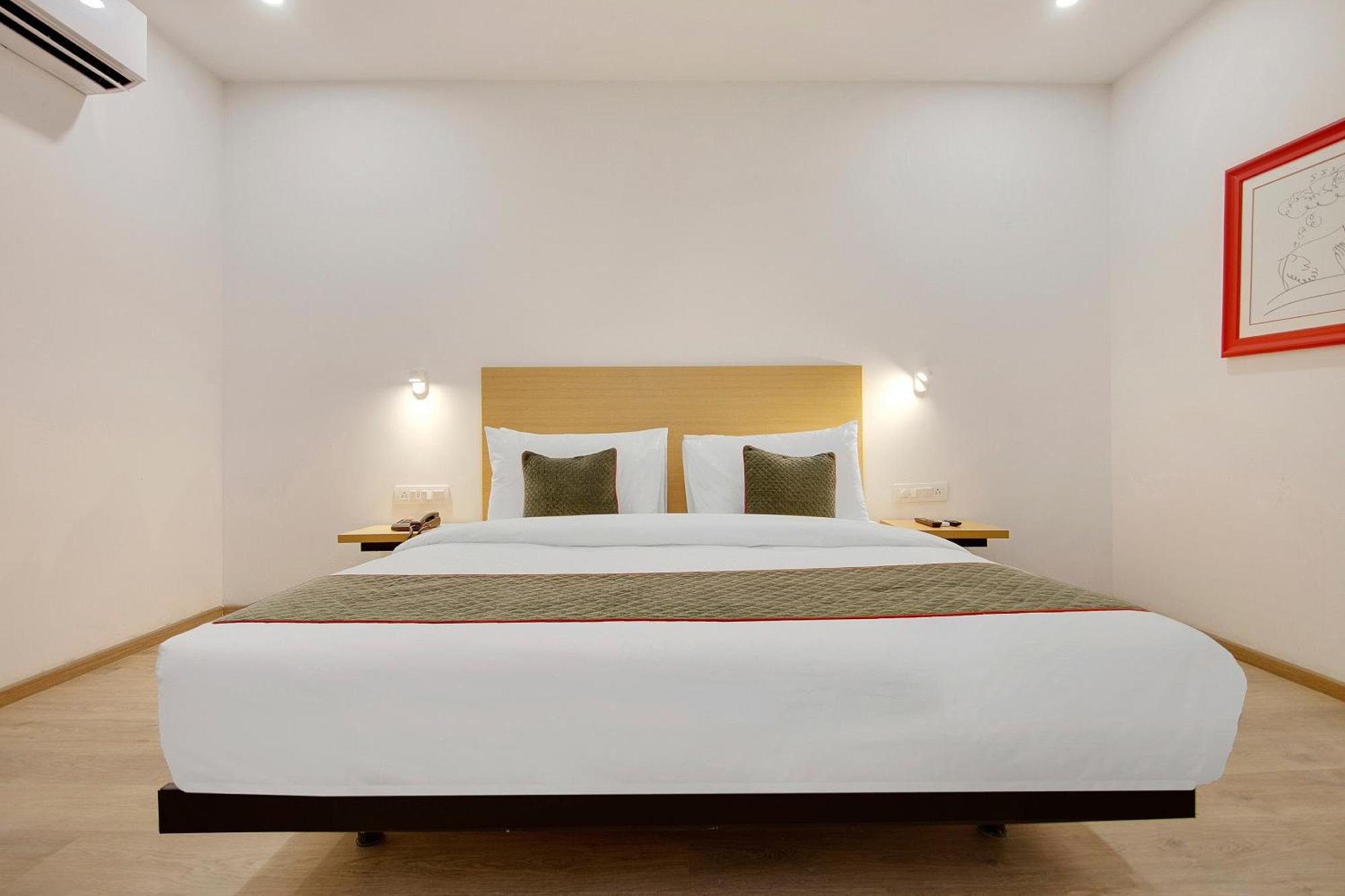 Townhouse Sector 49 Near Logix City Centre Noida Exterior photo