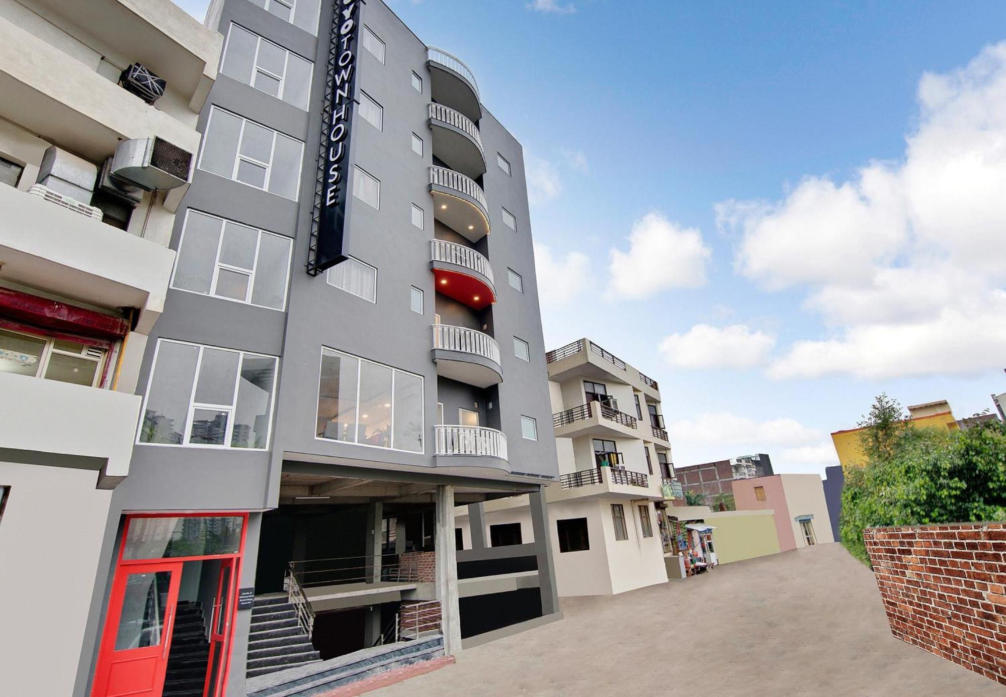 Townhouse Sector 49 Near Logix City Centre Noida Exterior photo