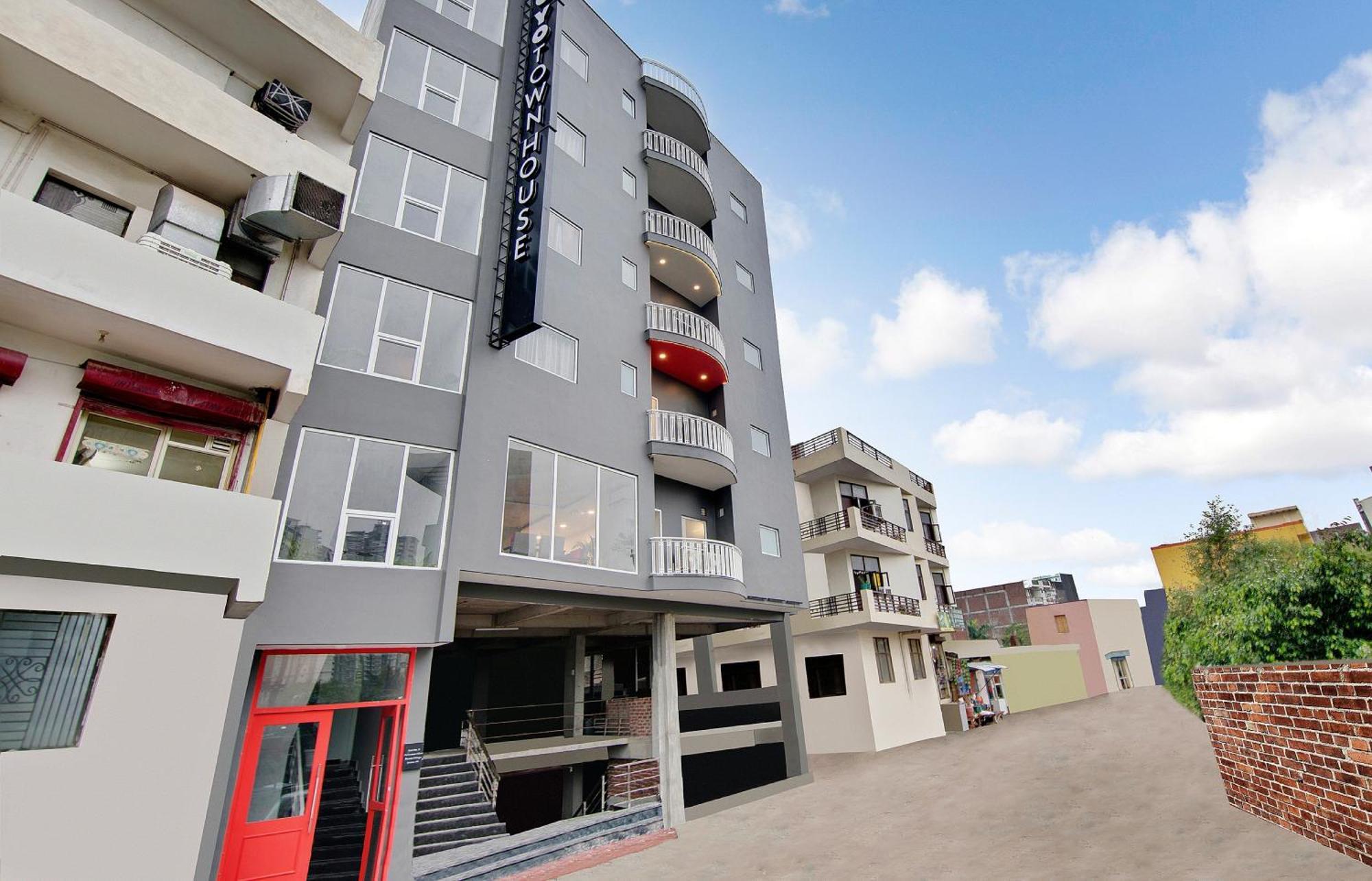 Townhouse Sector 49 Near Logix City Centre Noida Exterior photo