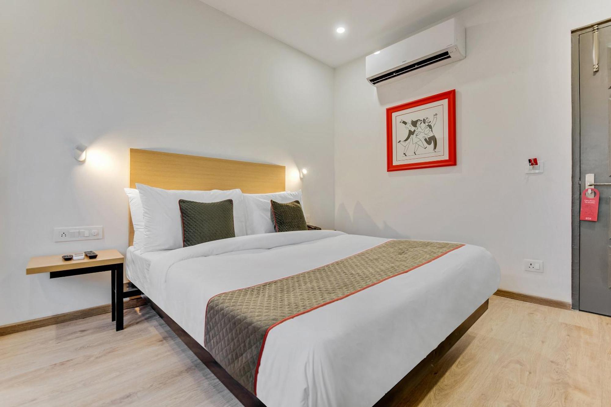 Townhouse Sector 49 Near Logix City Centre Noida Exterior photo