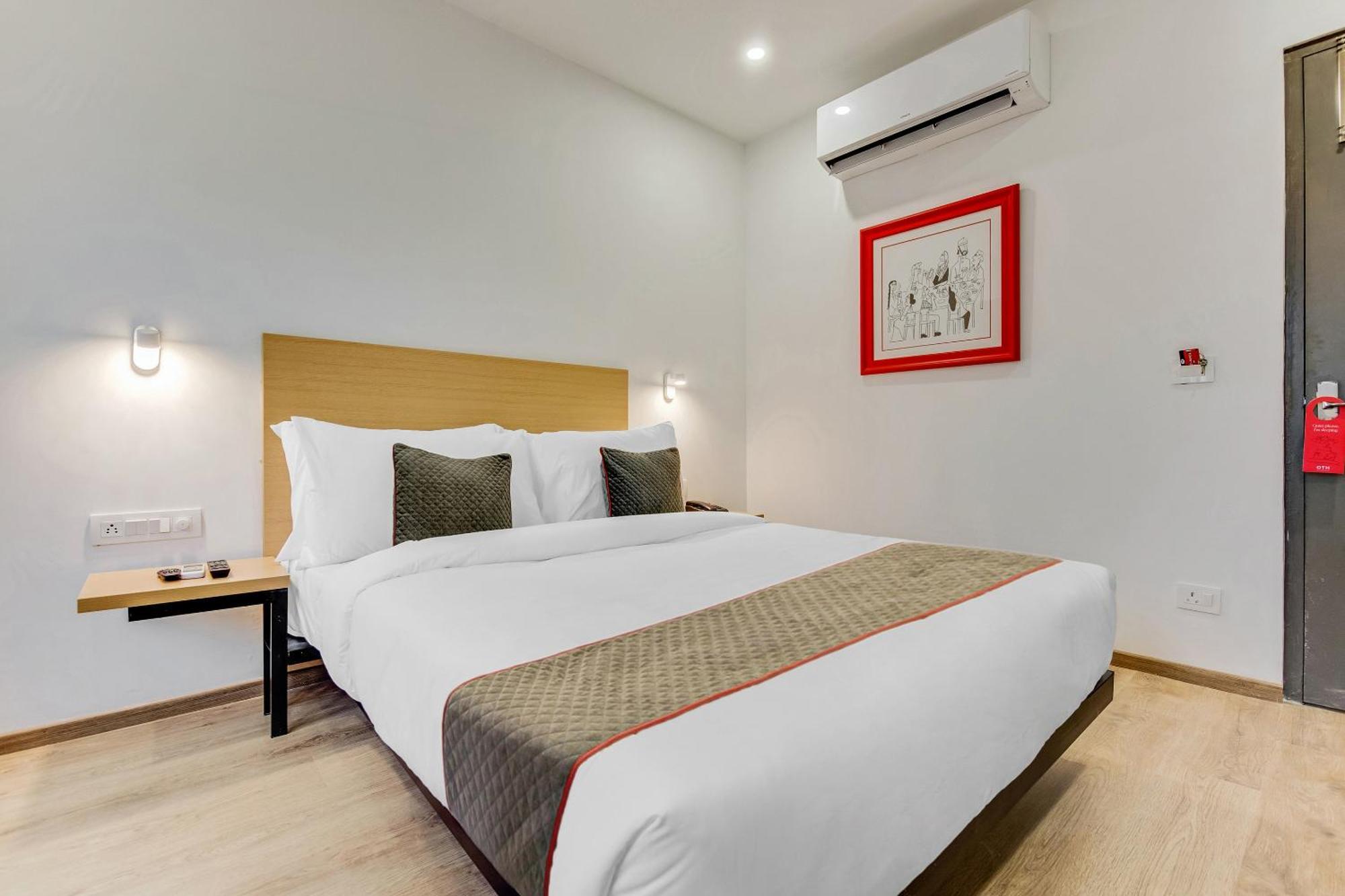 Townhouse Sector 49 Near Logix City Centre Noida Exterior photo
